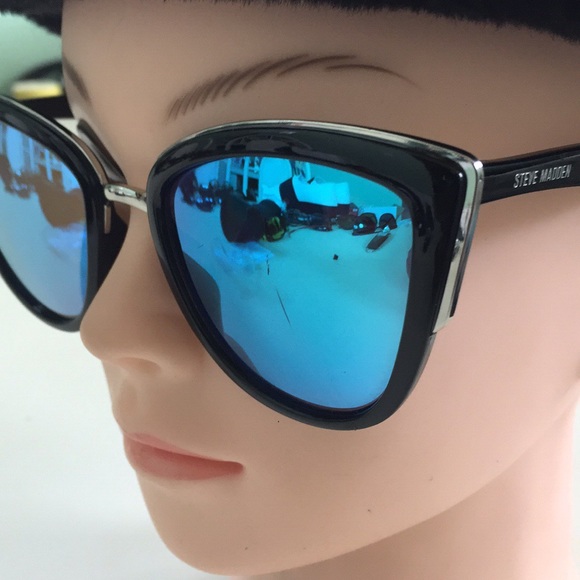Steve Madden Sunglasses - Picture 3 of 5